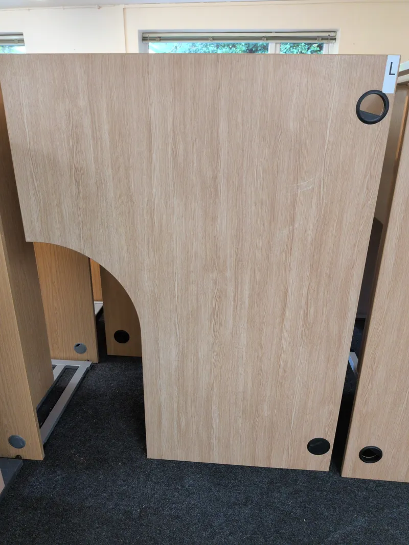 Radial desk - L - 1600 (LH)