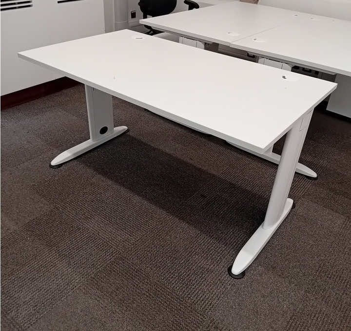 1400 desk white