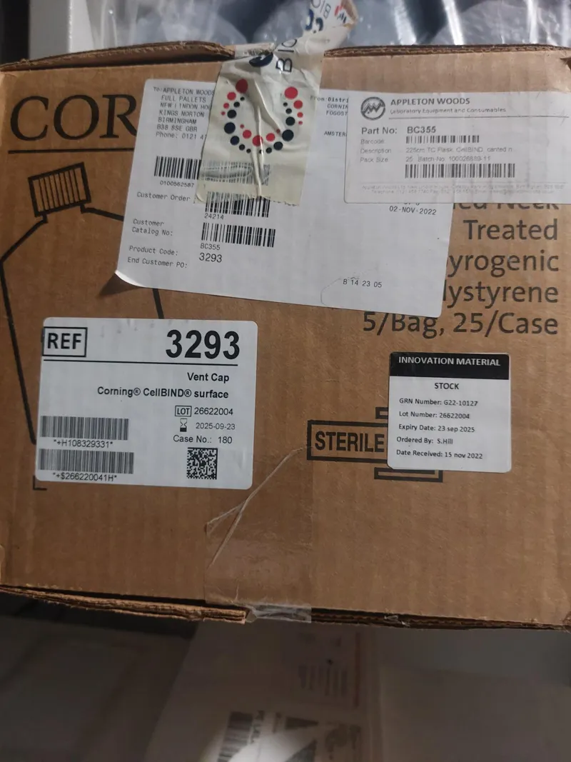 225cm tissue culture flasks. Corning. Vent Cap Corning CellBIND Surface
