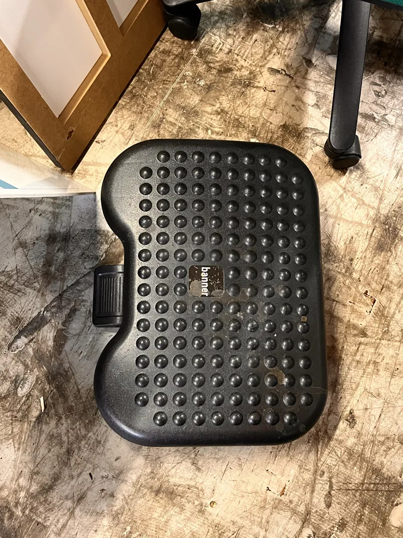 Barbed Footrest / Anti-Fatigue Mat - Black