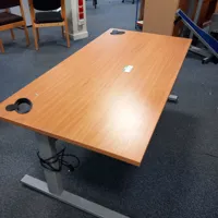 (3L) height adjustable desk