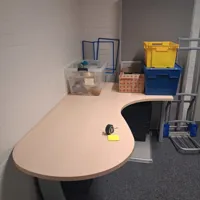Corner desk