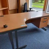 Corner desk