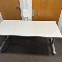 Folding table