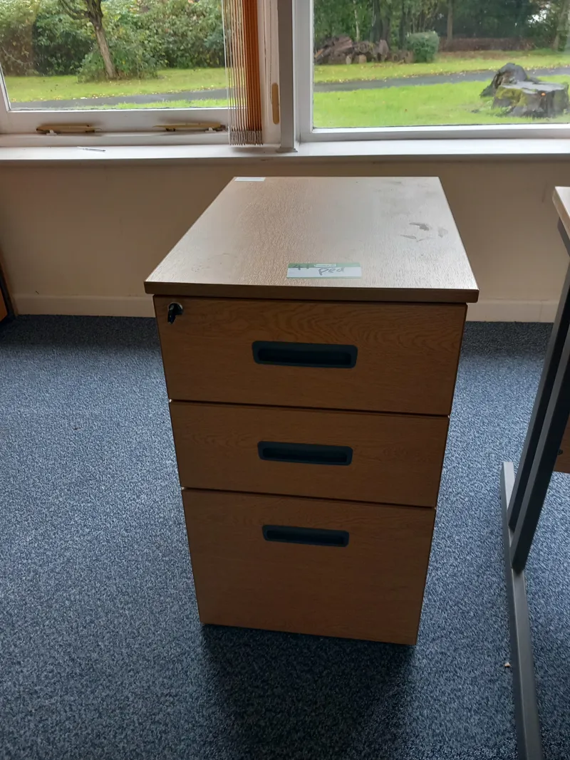 (4F) Pedestal with key